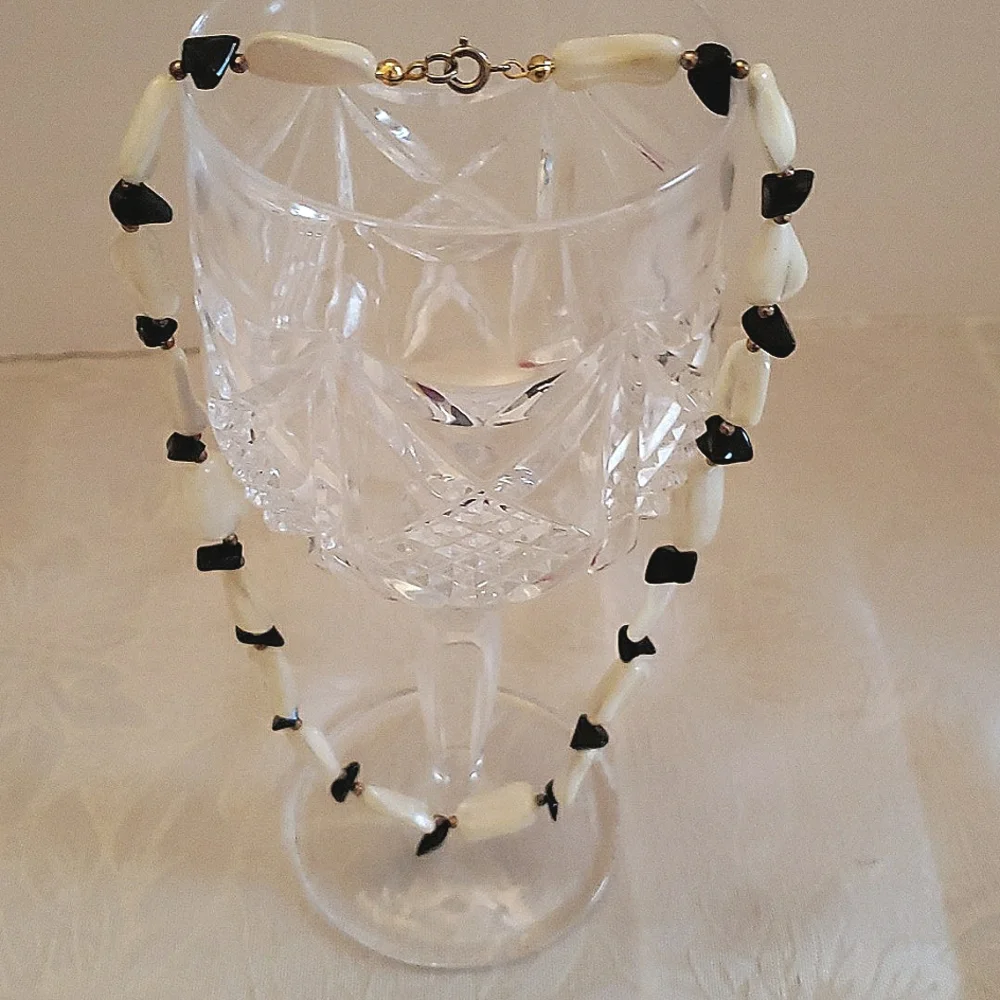 Vintage black, white, gold, bead necklace - Picture 3 of 5
